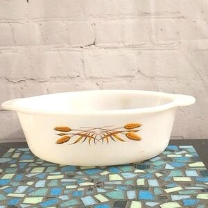 𝅺vtg Fire King Casserole dish  Wheat pattern white